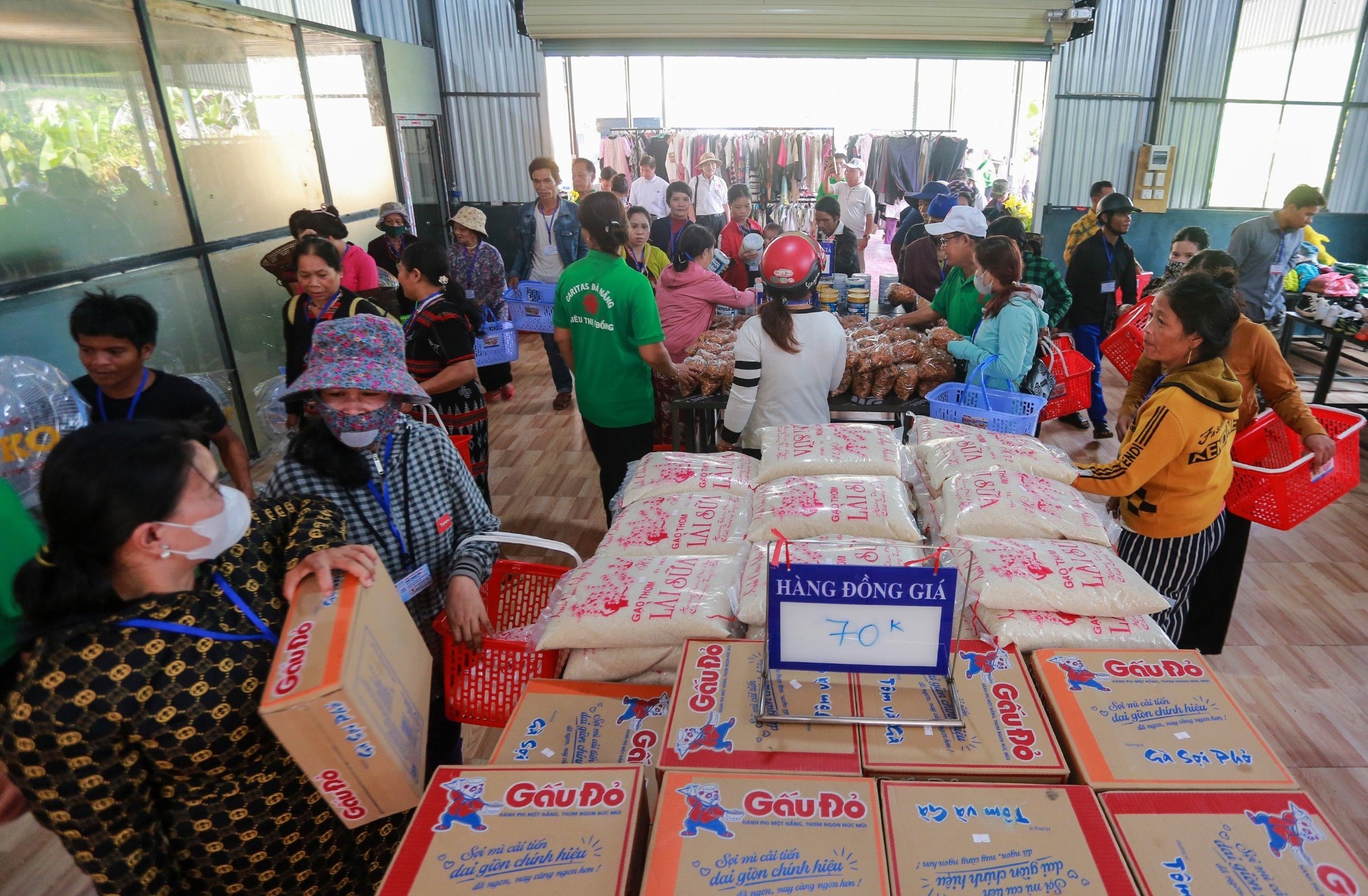 Siêu thị phục vụ đồng bào sắc tộc